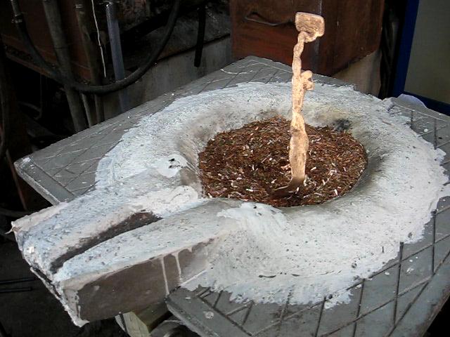 如何提高中频熔炼炉炉衬寿命的筑炉工艺技术